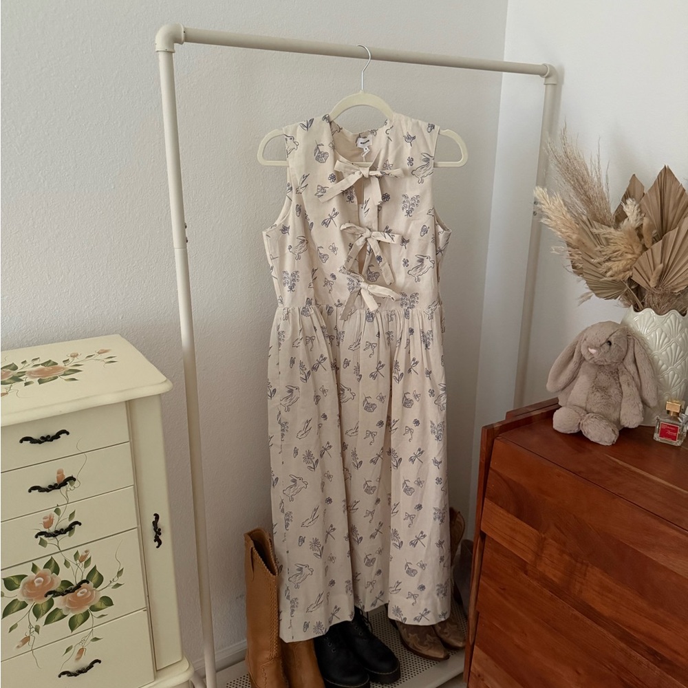 Charming Cream Dress with Bow Accents
